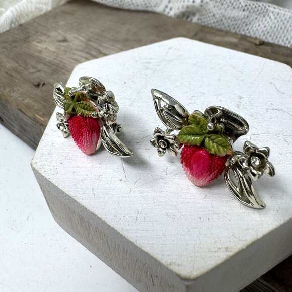 Vintage Strawberry Leaf Clip-On Earrings Silver & Enamel Floral Design - Picture 3 of 6